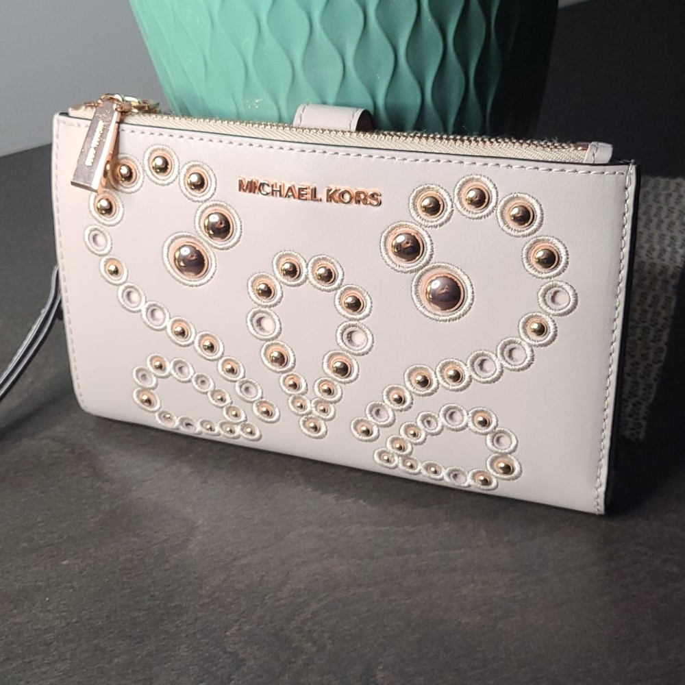 *****SOLD******Gorgeous Michael Kors wristlet wallet